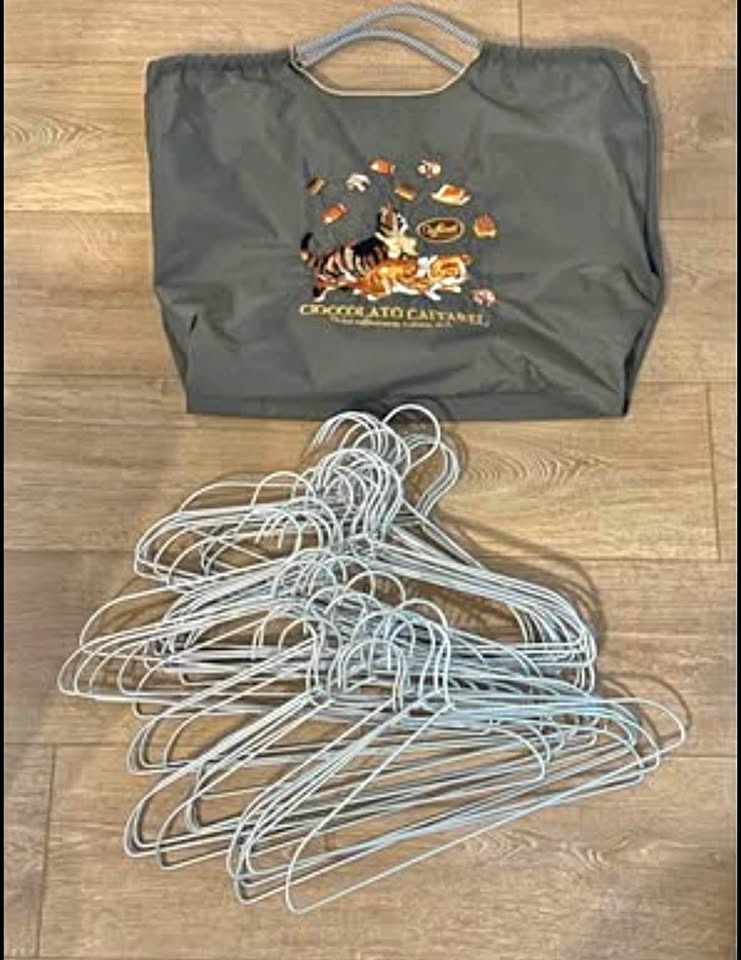 Lightweight sturdy hangers and clips with cat tote