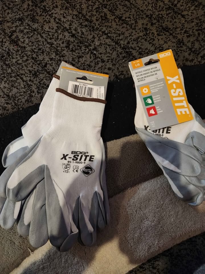 Moving sale - Summer gardening gloves (4 pairs) - photo 3