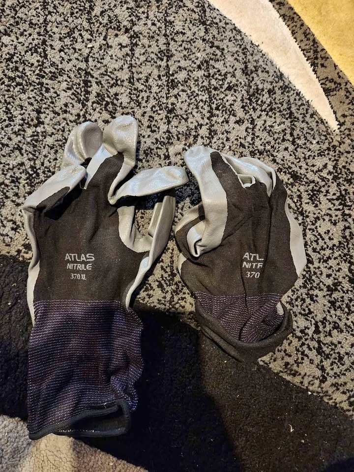 Moving sale - XL Summer gardening gloves