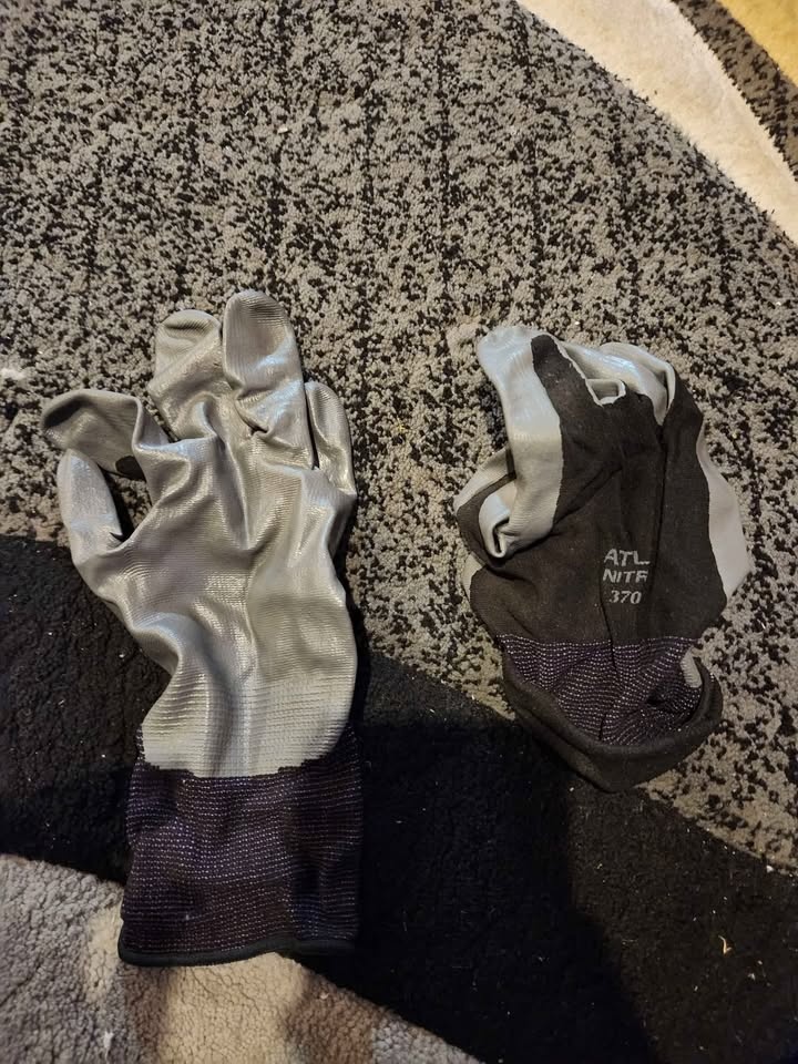 Moving sale - XL Summer gardening gloves - photo 2