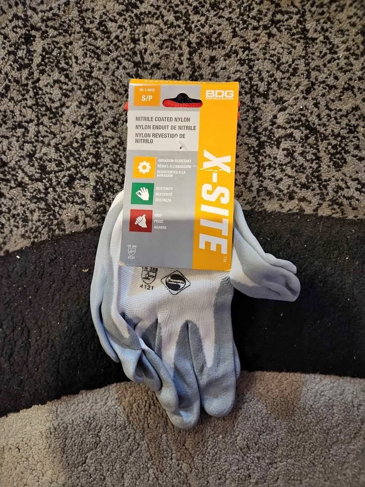 Moving sale - Summer gardening gloves