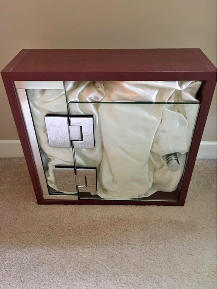 Rosewood/Tempered ❤️ Glass Display Cabinet