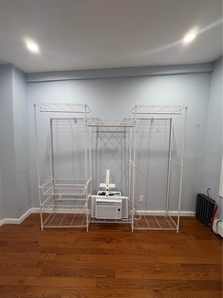Clothe rack/Closet - photo 3
