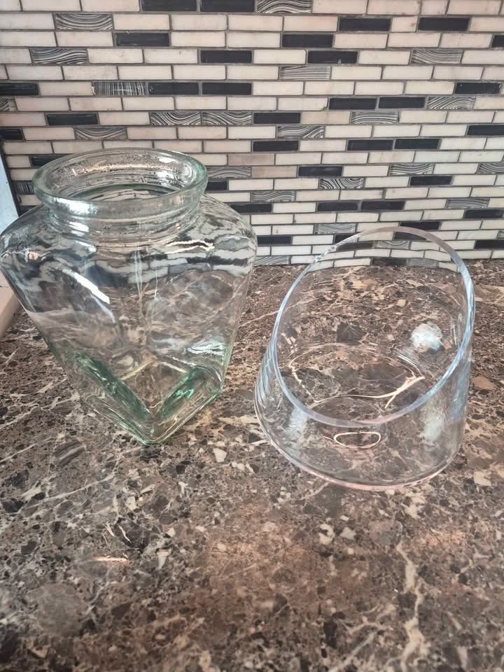 2 large decorative glass containers - photo 2