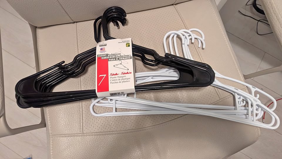 100+ Plastic Hangers