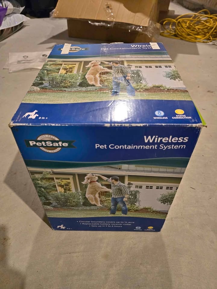 Wireless pet containing system