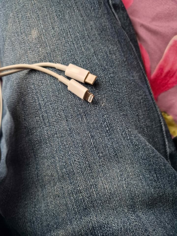 Price negotiable - Apple fast lighting cable - photo 2