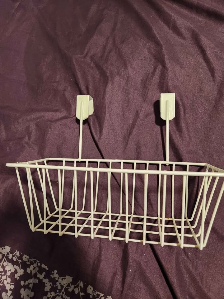 Price negotiable - Cabinet storage hanger - photo 4
