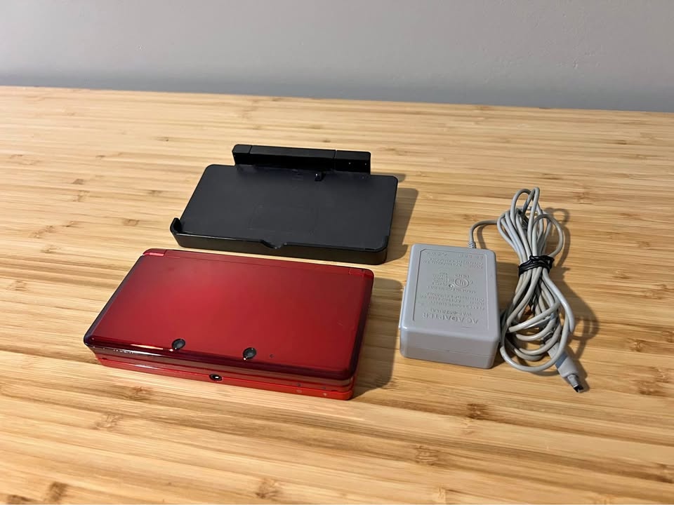 Nintendo 3DS in Flame Red