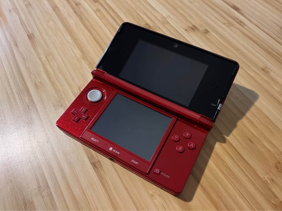 Nintendo 3DS in Flame Red - photo 3