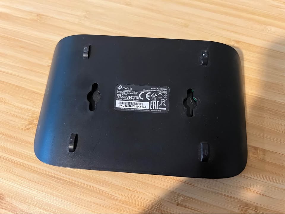 TP-Link 5 Port Gigabit Ethernet Network Switch - photo 2