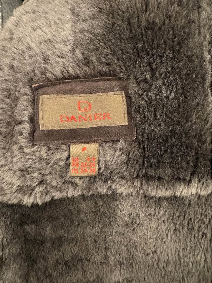 Danier real Sheepskin Shearling women’s jacket small - photo 5