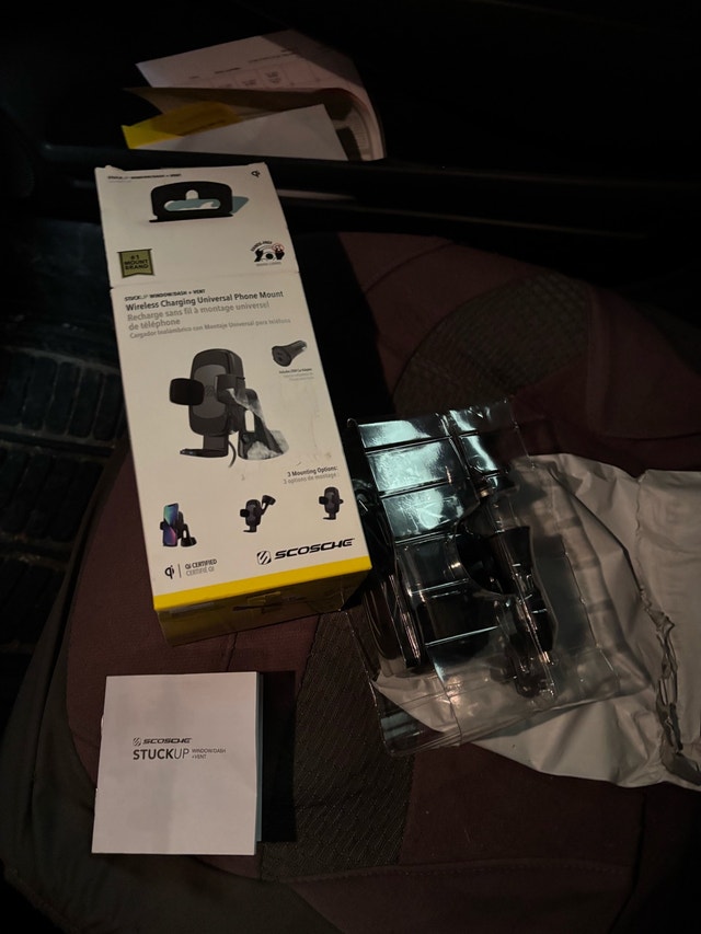 Scosche UQ3 Universal Phone Mount with Wireless charging - photo 2