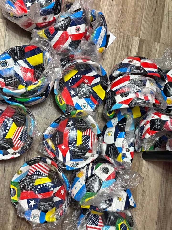 Brand new 20 colourful footballs - photo 2