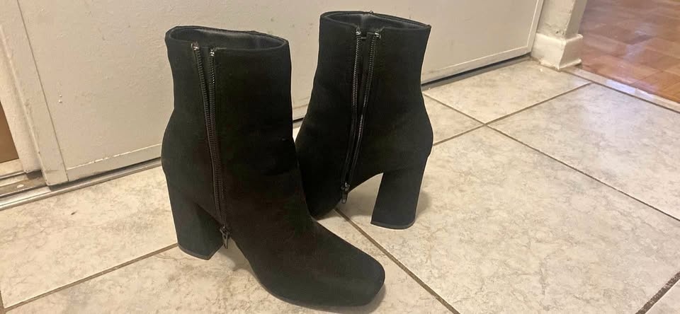 Black boots 👢 size 7