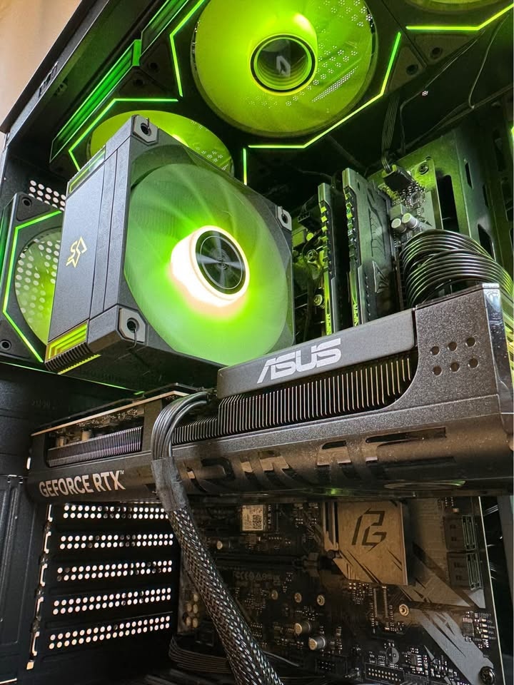 RTX 5070 | Ryzen 7 5700x | 32GB RAM | 1TB SSD Gaming PC! - photo 2