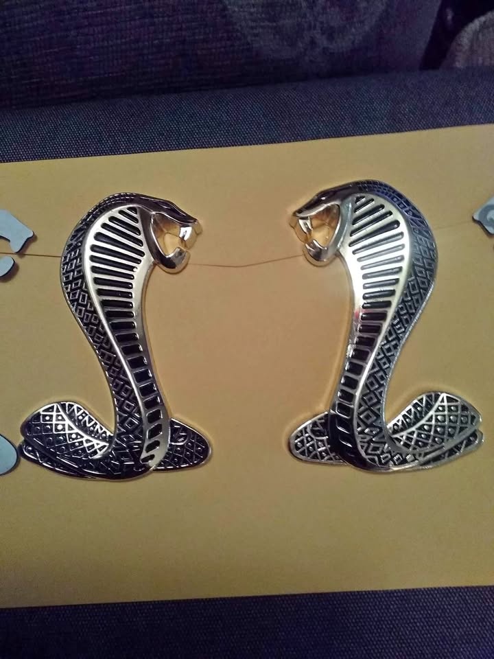 SHELBY COBRA QUALITY METAL SET OF 2 GOLD/BLACK