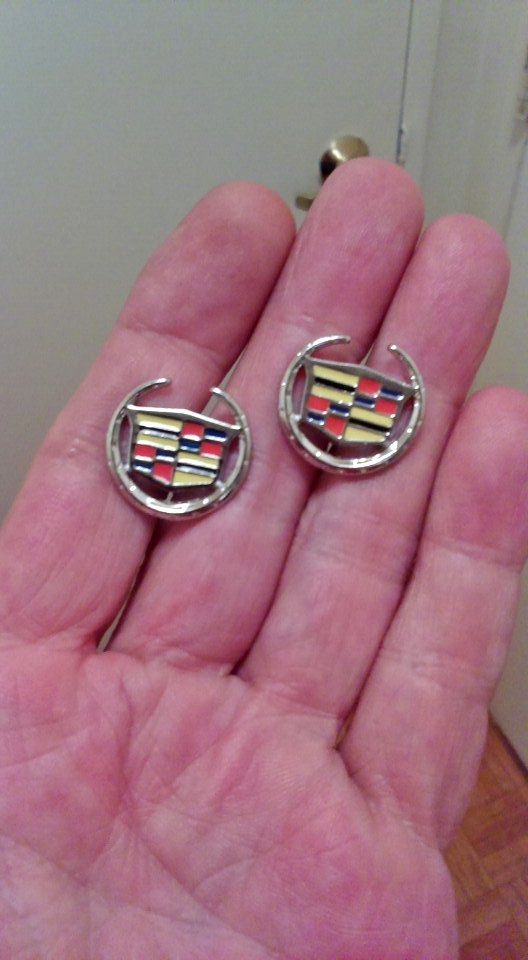 CADILLAC CUFFLINKS QUALITY METAL SET OF 2.