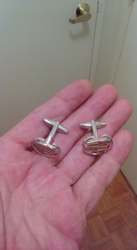CADILLAC CUFFLINKS QUALITY METAL SET OF 2. - photo 3