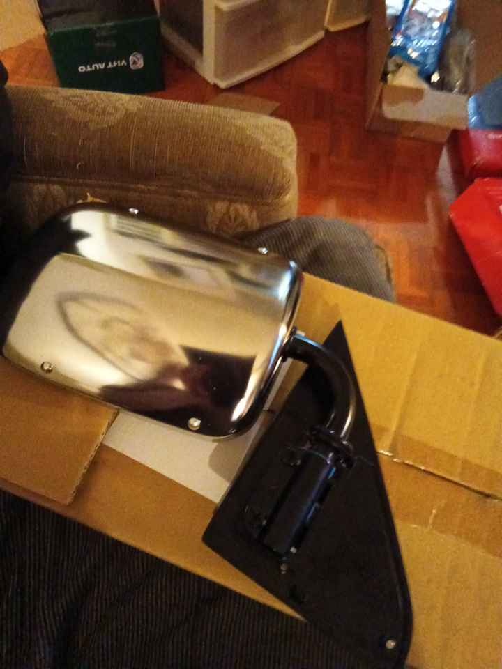 Passenger mirror for full size Chevy 88-02 suburban 92-99 - photo 3