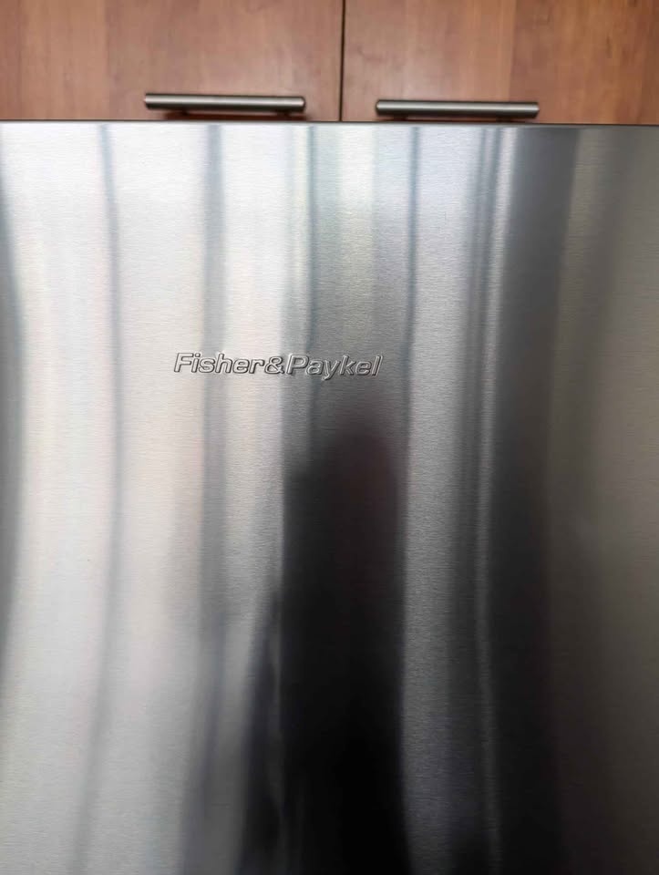Fisher & Paykel Refrigerator - photo 2