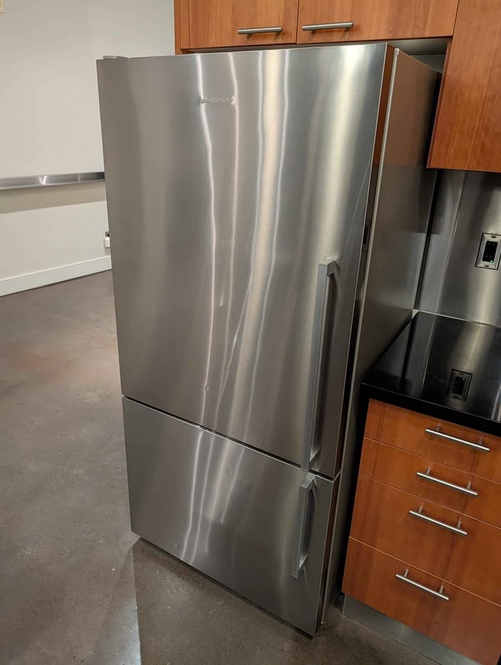 Fisher & Paykel Refrigerator - photo 3
