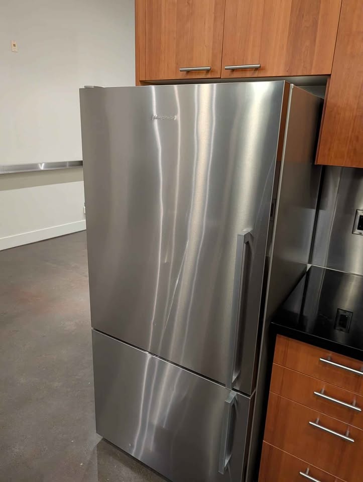 Fisher & Paykel Refrigerator - photo 4