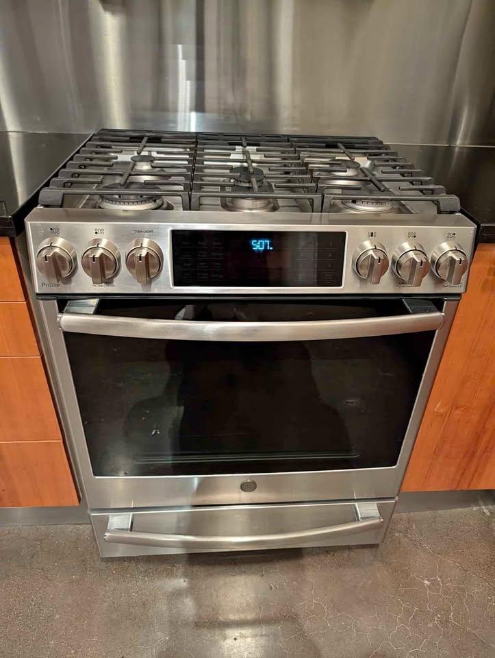 GE Gas Range