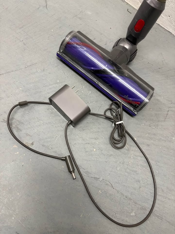 Dyson V7 Motorhead Cordless Stick Vacuum - photo 2