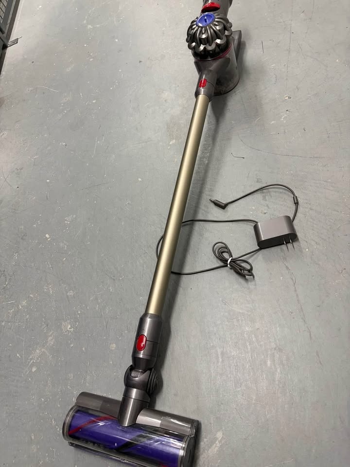 Dyson V7 Motorhead Cordless Stick Vacuum - photo 5