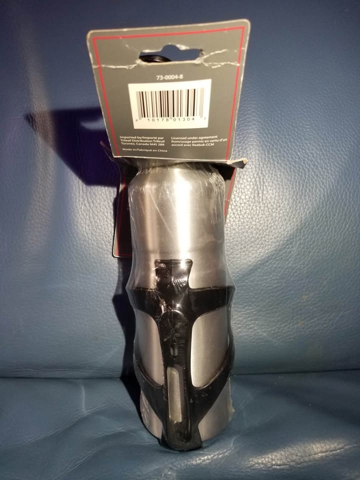 CCM Cycling Aluminum Water Bottle + Mount – Brand New - photo 4