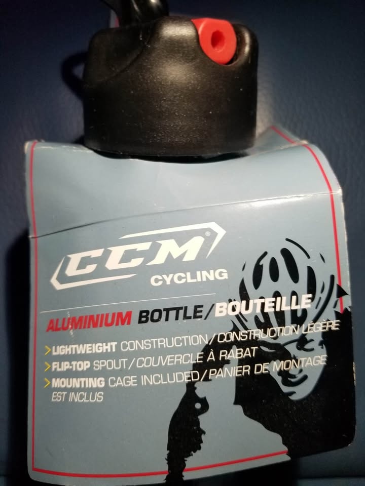 CCM Cycling Aluminum Water Bottle + Mount – Brand New - photo 5
