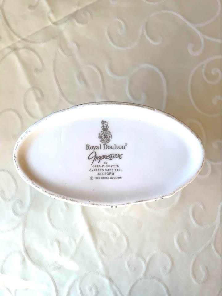 ROYAL DOULTON Carnation Cypress Vase Bone China 🎁🎄 - photo 4