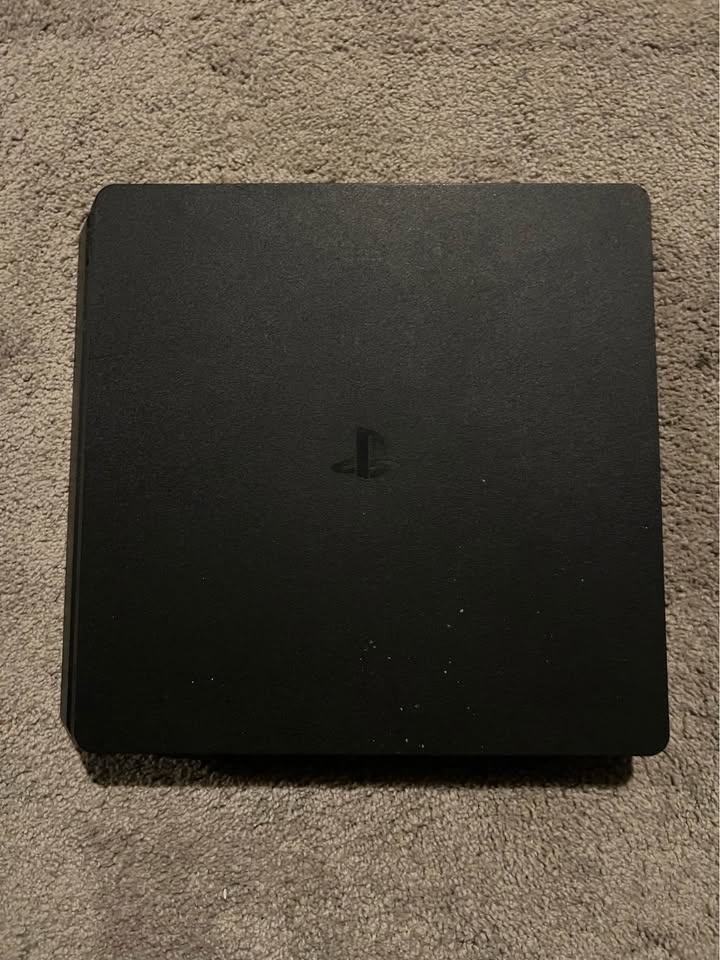 PS4 slim 1tb of storage - photo 2