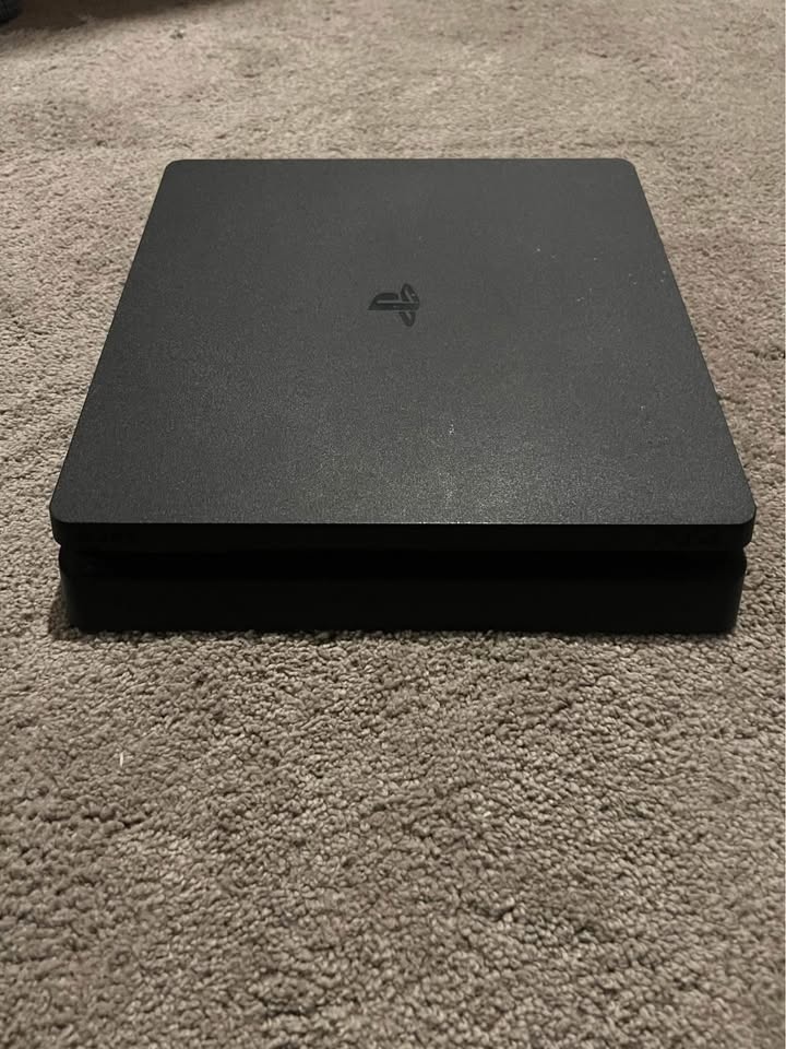 PS4 slim 1tb of storage - photo 3