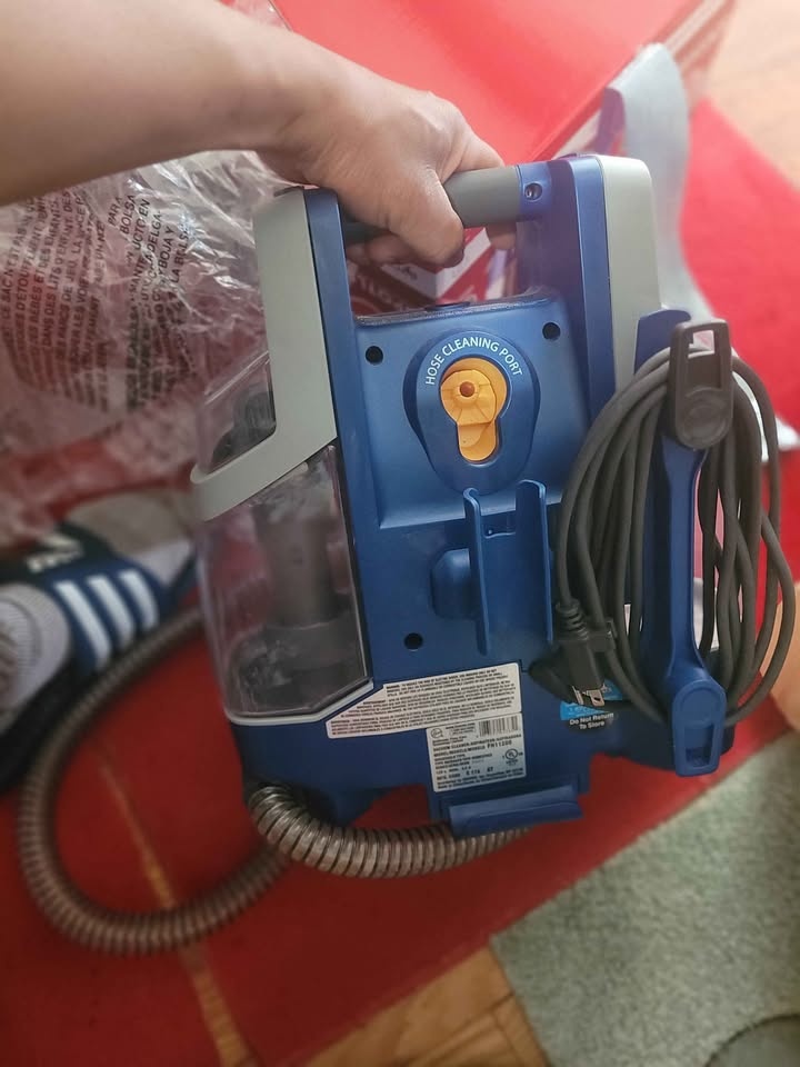 Happy holidays! Hoover spotless carpet cleaner with box - photo 3