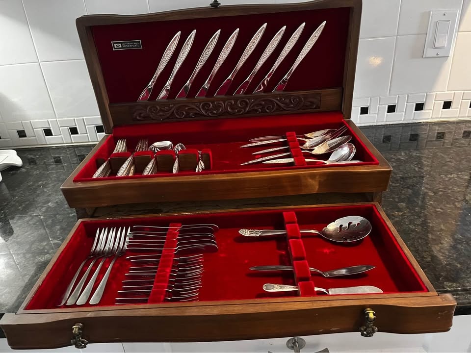 Vintage 1847 Roger’s Bros Silver plated Silverware - photo 2