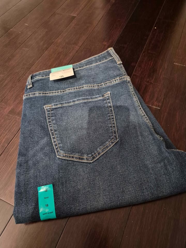 Brand New Size 18 Women's Boot Cut Jeans - photo 2