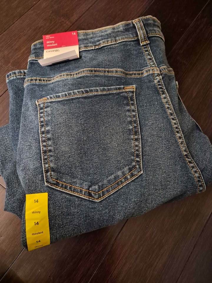 Brand New Size 14 Women's Skinny Jeans - photo 2
