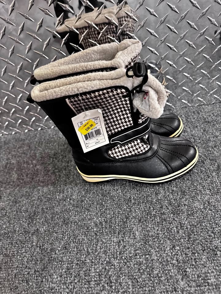 New Black girls Lined Boots Size 13