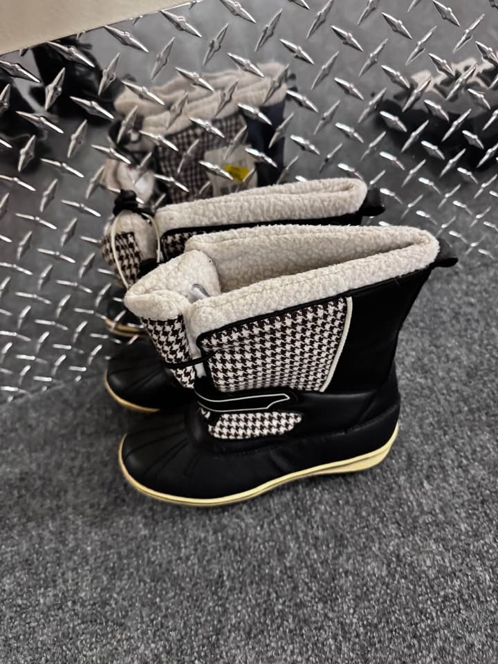New Black girls Lined Boots Size 13 - photo 2