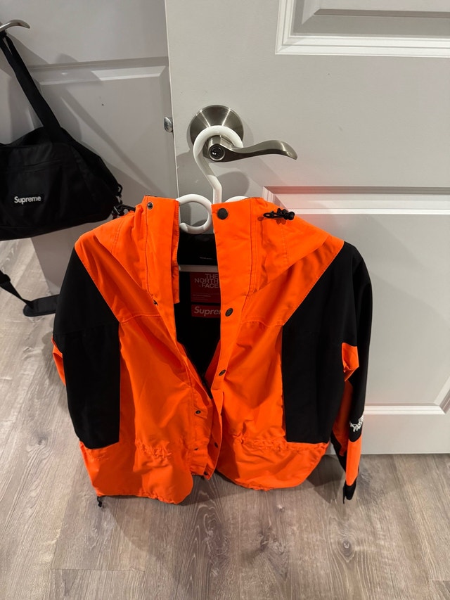 XL SUPREME NORTH FACE MOUNTAIN LIGHT JACKET POWER ORANGE