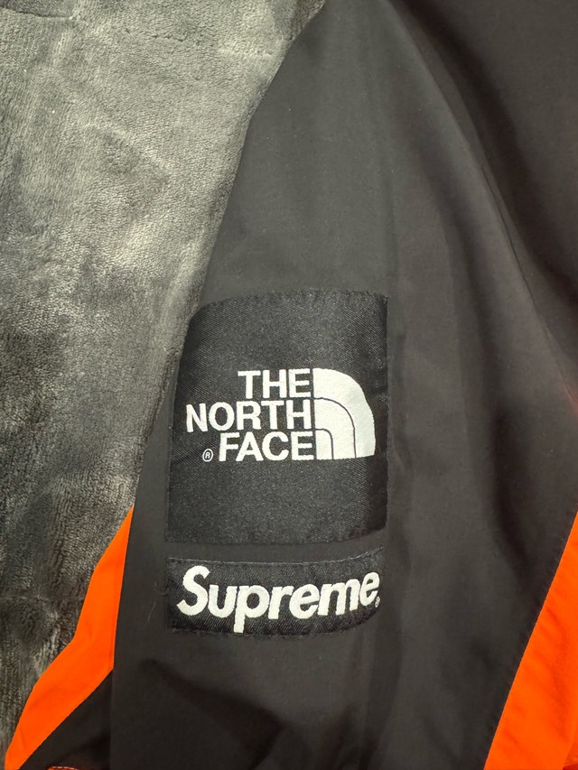 XL SUPREME NORTH FACE MOUNTAIN LIGHT JACKET POWER ORANGE - photo 4
