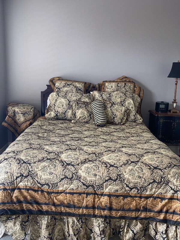 Queen Comforter with Sheets - photo 2