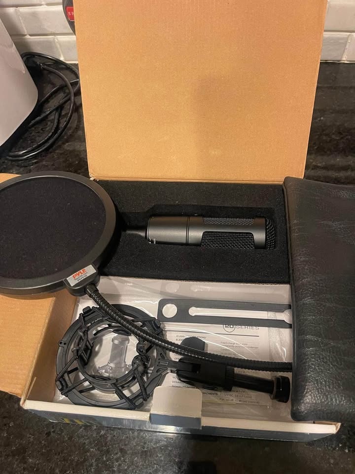 Audio-Technica AT2035 Cardioid Condenser Microphone - photo 3