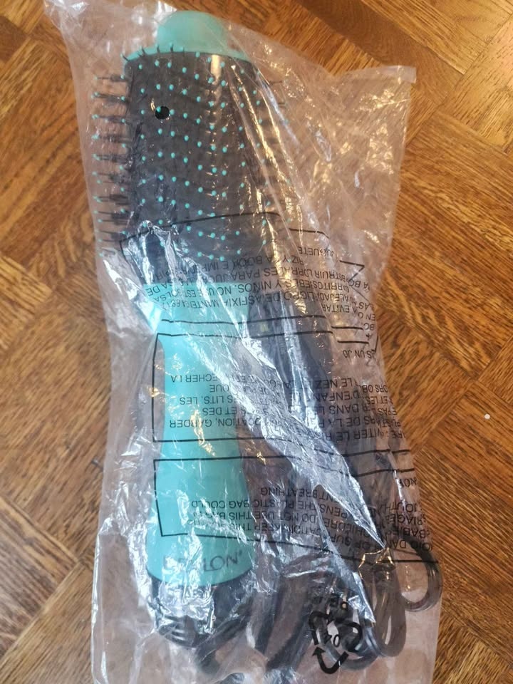Revlon Hair Dryer Brush - photo 2