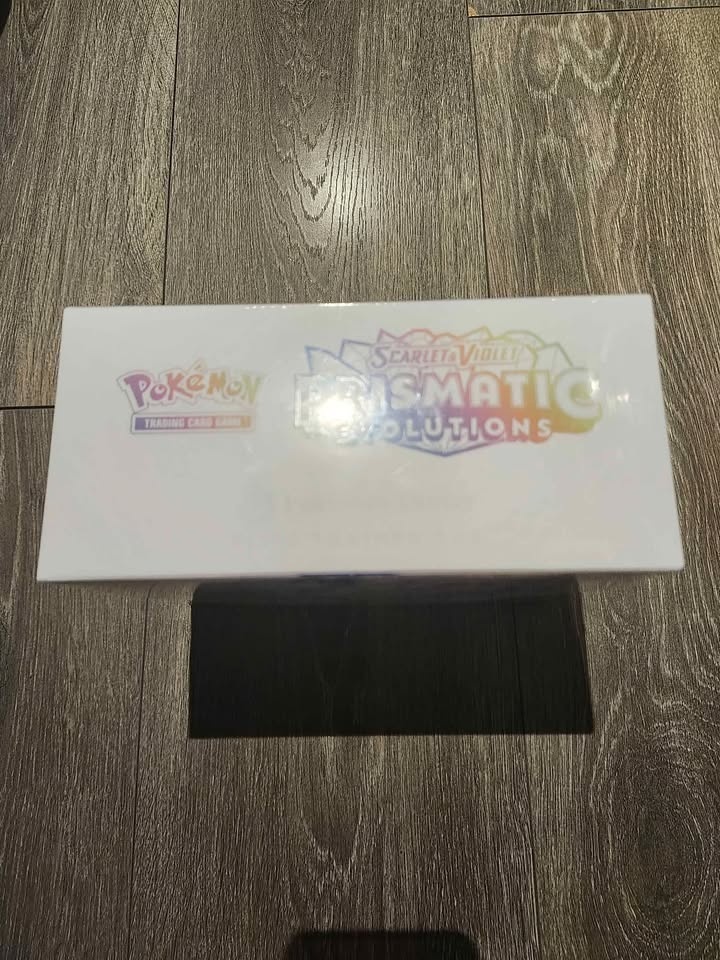 Pokemon Prismatic Evolutions PKC ETB - photo 2