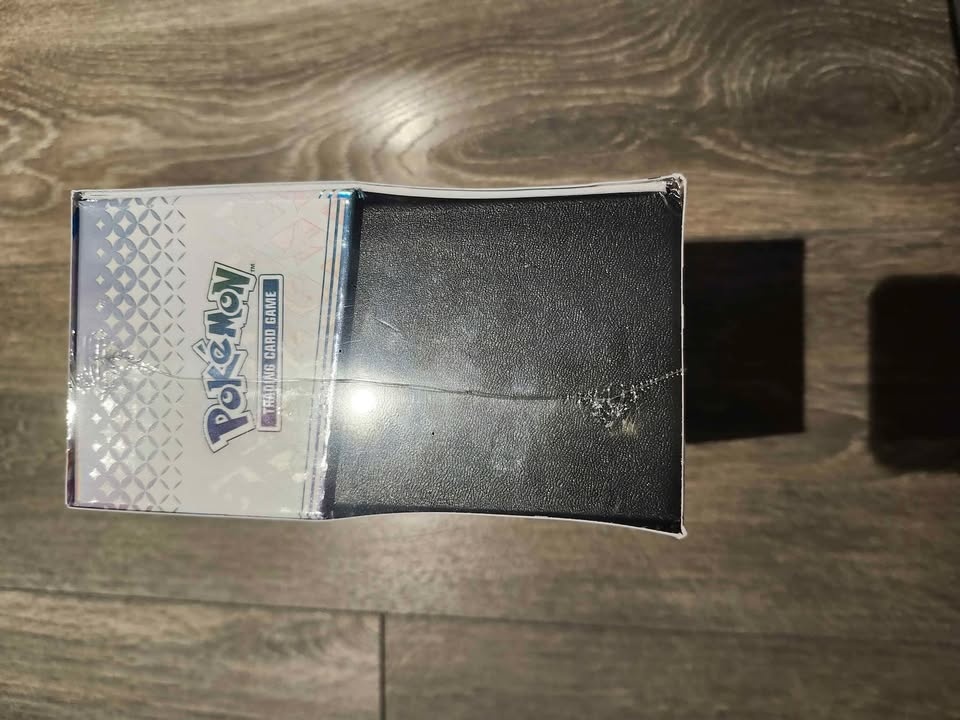 Pokemon Prismatic Evolutions PKC ETB - photo 4