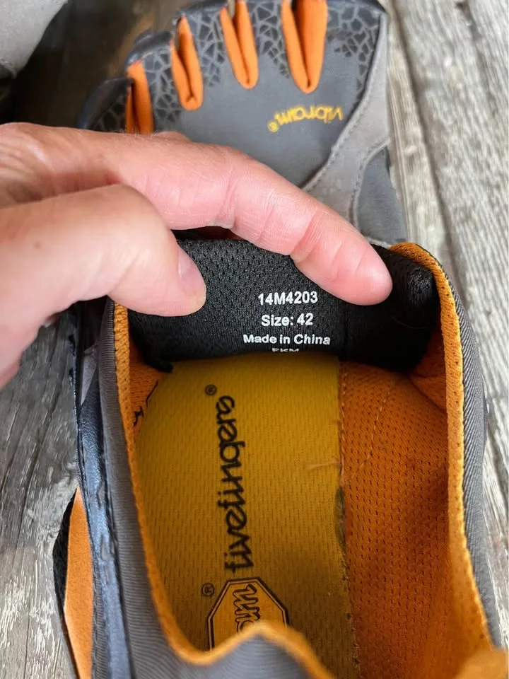 Vibram FiveFingers - Men's Size 9 image indicator(3)