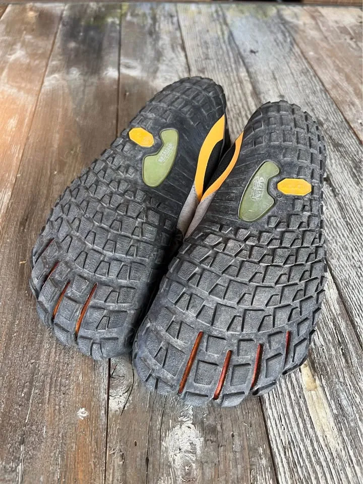 Vibram FiveFingers - Men's Size 9 image indicator(4)